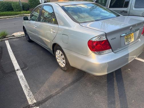 Silver 2005 Toyota Camry LE