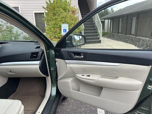 2012 Subaru Outback 2.5i Premium