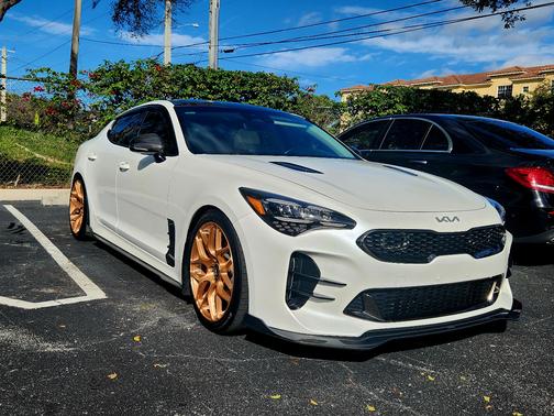 2022 Kia Stinger GT1