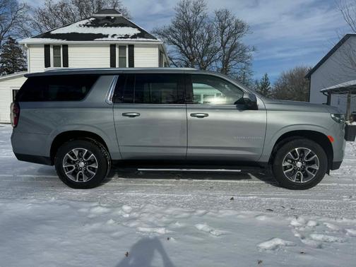 2024 Chevrolet Suburban LT