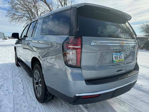 2024 Chevrolet Suburban LT