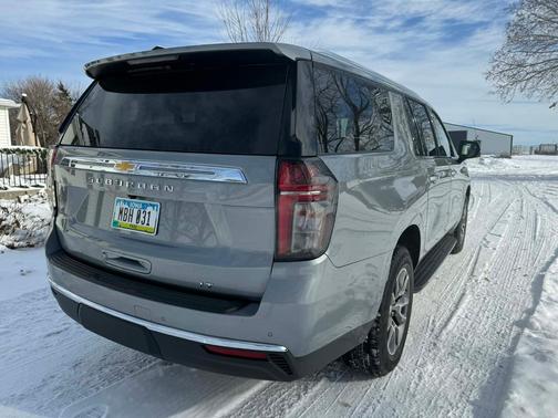 2024 Chevrolet Suburban LT