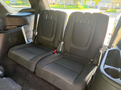 Black 2017 Ford Explorer XLT