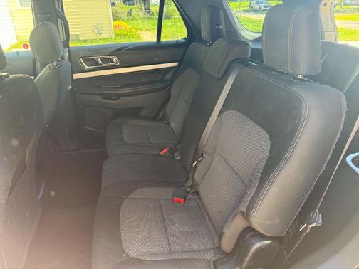 Black 2017 Ford Explorer XLT