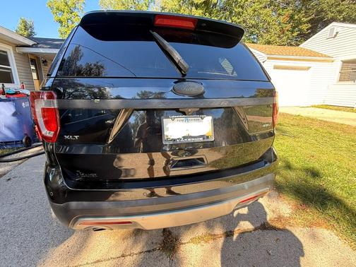 Black 2017 Ford Explorer XLT