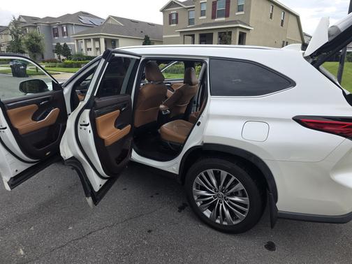 2020 Toyota Highlander Hybrid Platinum