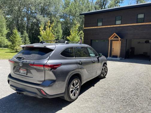Gray 2021 Toyota Highlander XLE