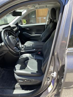 Gray 2021 Toyota Highlander XLE