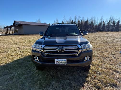 2018 Toyota Land Cruiser Base