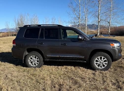 2018 Toyota Land Cruiser Base