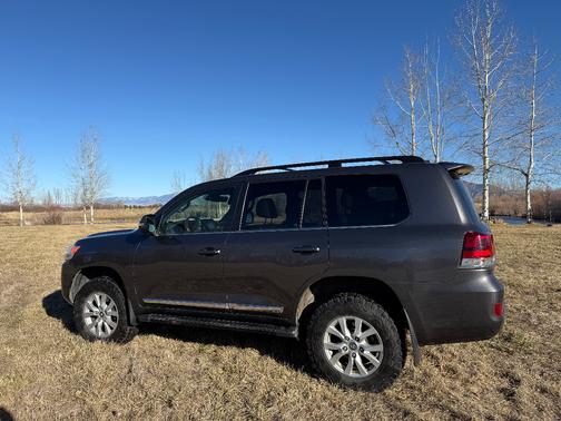 2018 Toyota Land Cruiser Base