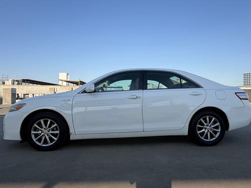 White 2010 Toyota Camry Hybrid Base