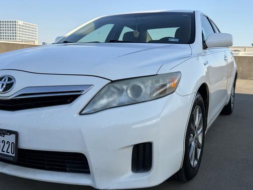 White 2010 Toyota Camry Hybrid Base