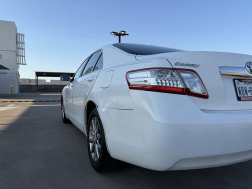 White 2010 Toyota Camry Hybrid Base