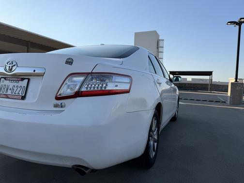 White 2010 Toyota Camry Hybrid Base