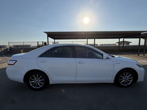 White 2010 Toyota Camry Hybrid Base