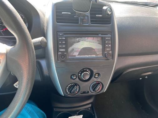 Black 2015 Nissan Versa 1.6 SV