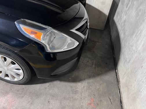 Black 2015 Nissan Versa 1.6 SV
