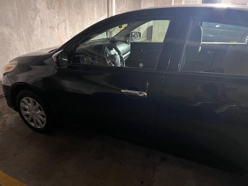 Black 2015 Nissan Versa 1.6 SV