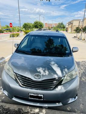 Silver 2013 Toyota Sienna XLE