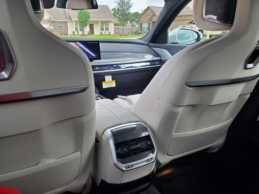 2025 BMW 740 i xDrive