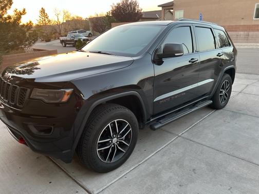 Photo 4 of 12 of 2018 Jeep Grand Cherokee Trailhawk