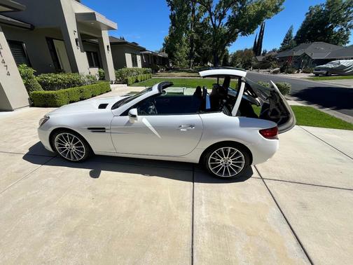White 2018 Mercedes-Benz SLC 300 Base