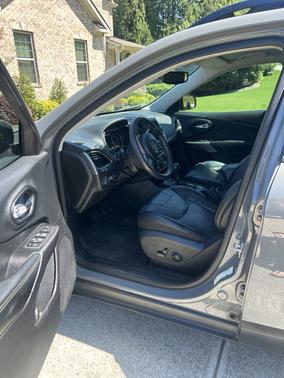 Gray 2022 Jeep Cherokee Latitude Lux