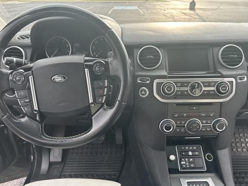 2015 Land Rover LR4 Lux