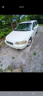White 2005 Volvo V70 2.4