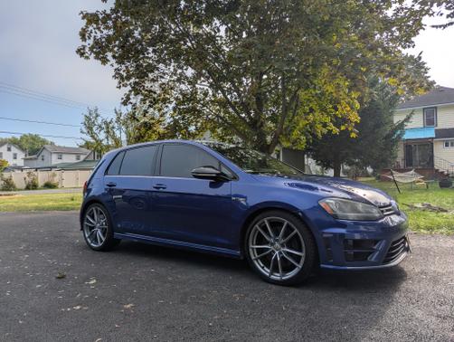 2017 Volkswagen Golf R 4-Door w/DCC & Navigation
