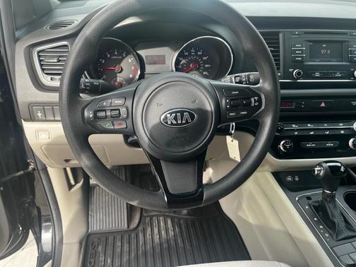 2016 Kia Sedona L
