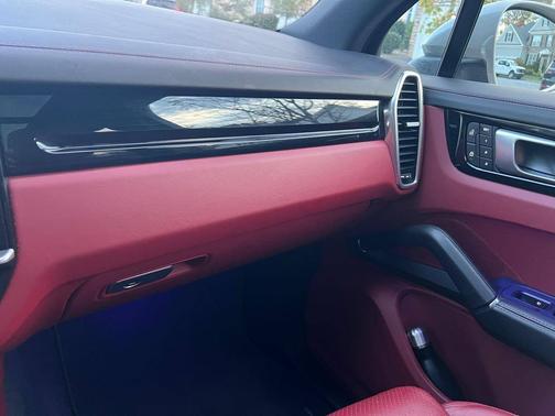 2023 Porsche Cayenne Cayenne Platinum Edition