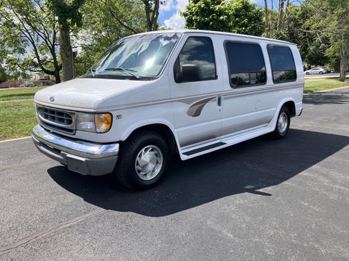 1998 Ford E150 Base
