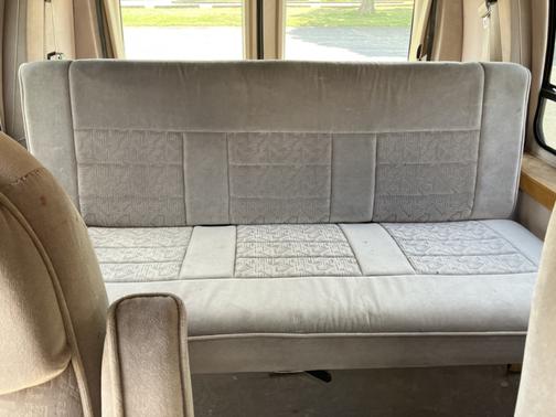 1998 Ford E150 Base