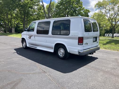 1998 Ford E150 Base