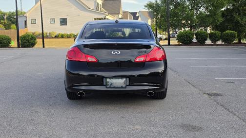 Black 2010 INFINITI G37 Journey
