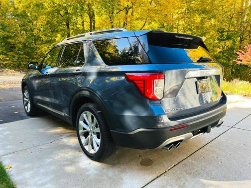 Blue 2021 Ford Explorer Platinum