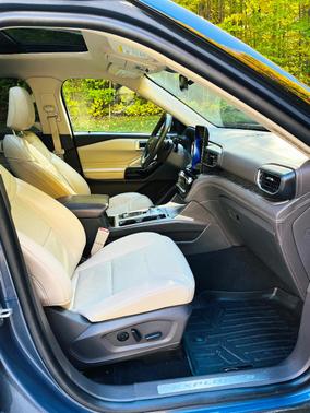 Blue 2021 Ford Explorer Platinum