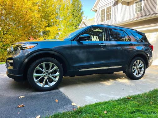 Blue 2021 Ford Explorer Platinum