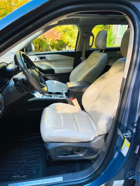 Blue 2021 Ford Explorer Platinum