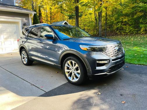 Blue 2021 Ford Explorer Platinum