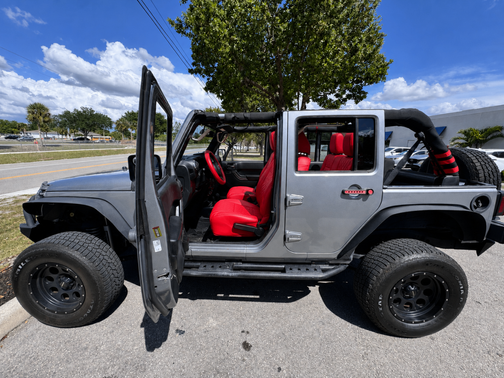 Silver 2017 Jeep Wrangler Unlimited Sport