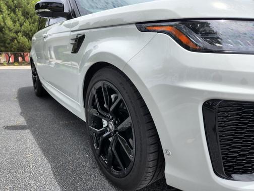 Photo 4 of 8 of 2018 Land Rover Range Rover Sport SVR