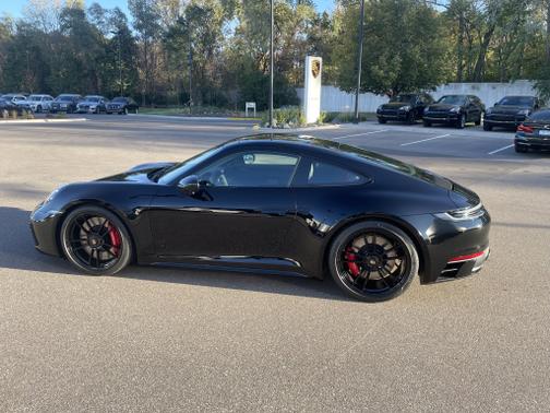 2022 Porsche 911 Carrera GTS