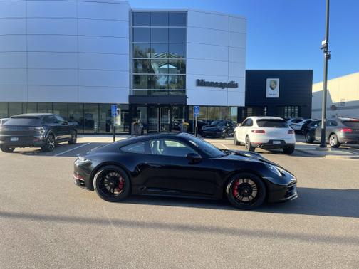 2022 Porsche 911 Carrera GTS
