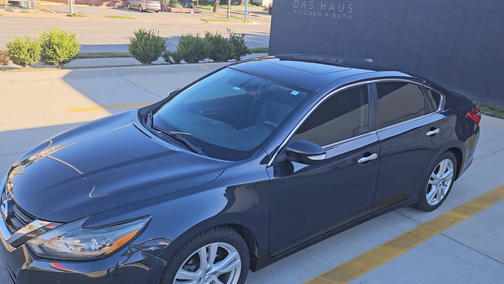 Black 2017 Nissan Altima 3.5 SL