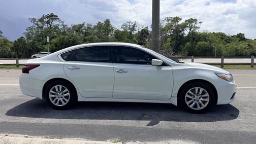 White 2018 Nissan Altima 2.5 S