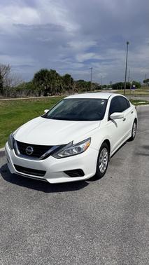 White 2018 Nissan Altima 2.5 S