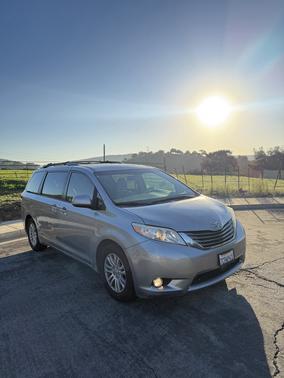 2013 Toyota Sienna XLE